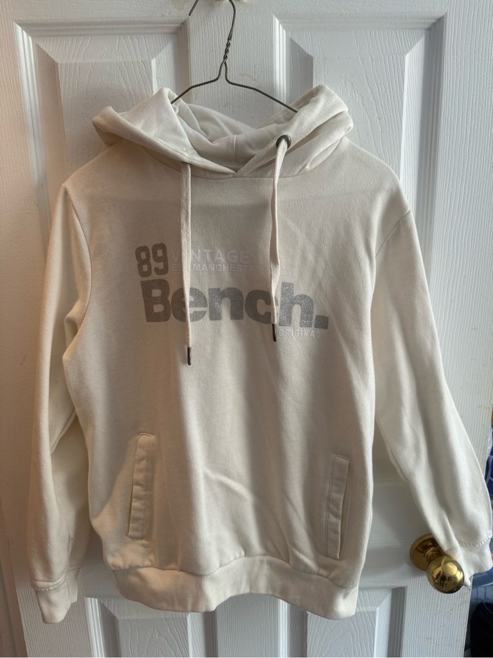 Bench white Pullover Hoodie with Logo